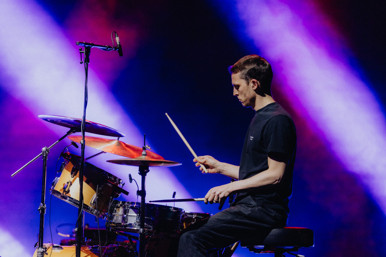 Charlie Cunningham – Mit dem aktuellen Album "In Light" im Frühjahr auf Deutschlandtour - und die nächsten Termine für Herbst stehen bereits fest. – On Drums.