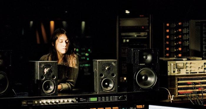 Charlotte Gainsbourg – Jane und Serges schöne Tochter im Lichte des Fotografen. – Da wird der Blick träumerisch.