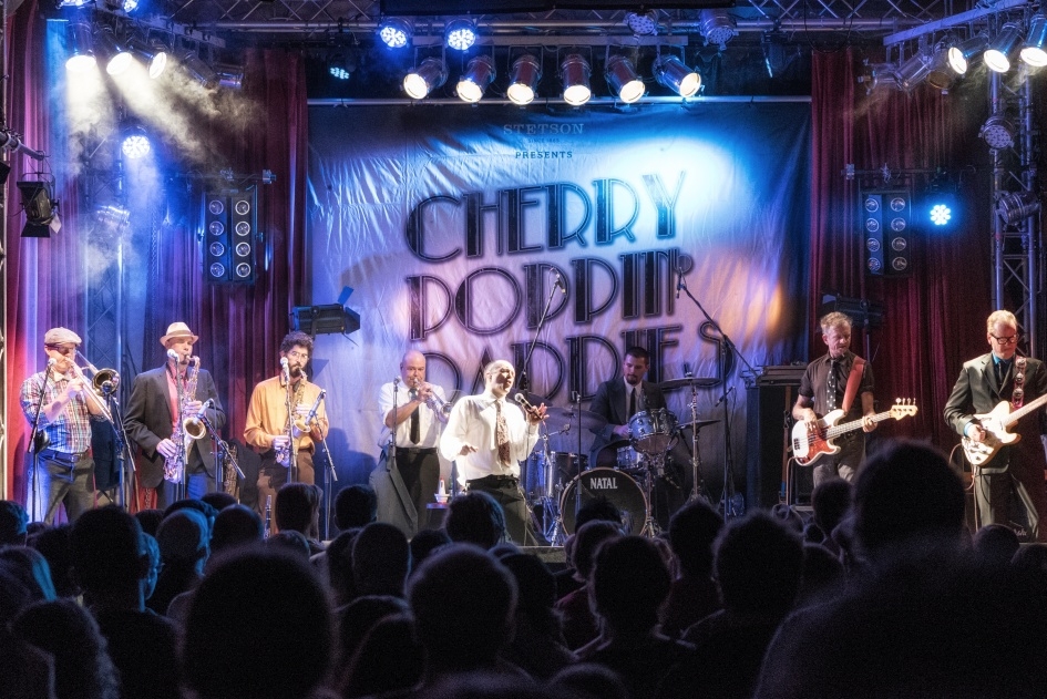 Die 'legendäre' laid back Punk-Big Band in der Haupstadt. – Cherry Poppin' Daddies.