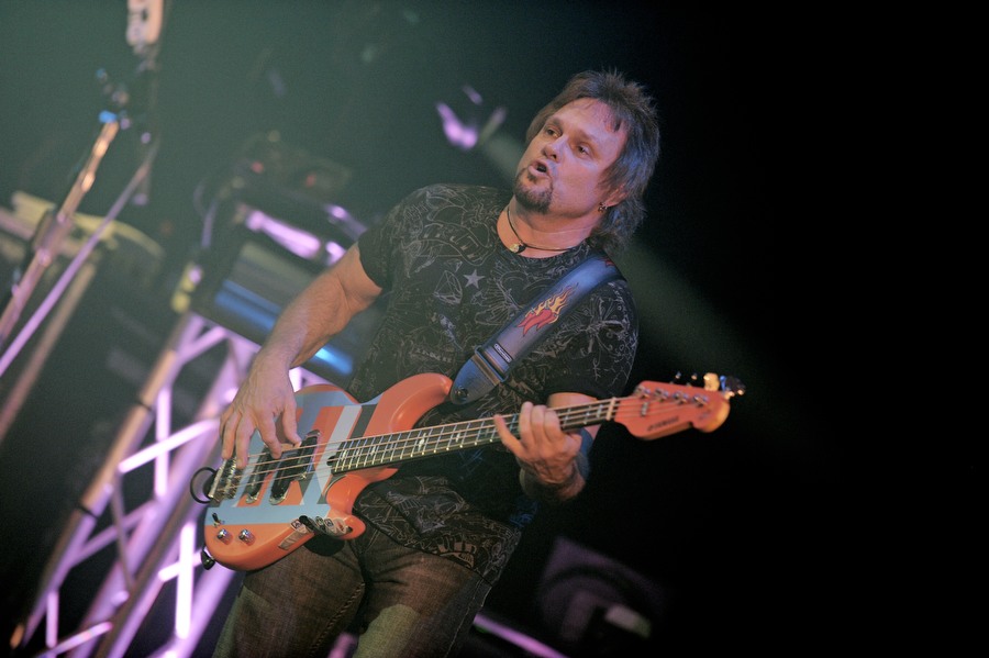 Chickenfoot – Der einzige Termin in Deutschland! – Michael Anthony am Bass.