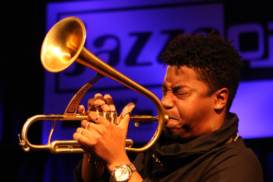 Christian Scott live auf dem Jazz No Jazz-Festival in Zürich 2010. – Live in Zürich auf dem Jazz No Jazz-Festival.