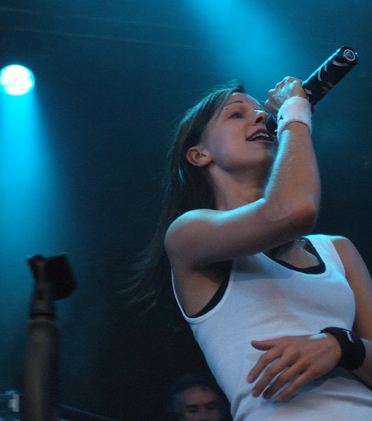 Christina Stürmer – Christina stürmt die Burgruine bei Singen. – 