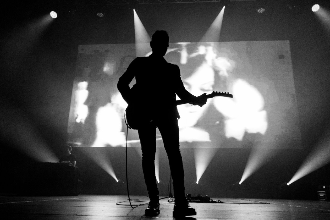 Mit der aktuellen Scheibe "Cry" auf Tour: Greg Gonzales und Band. – Cigarettes After Sex.