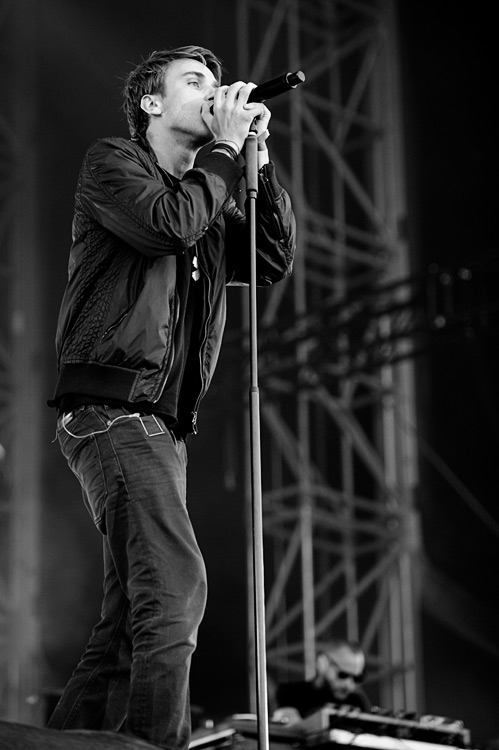 Unser Fotograf war beim Vorzeige-Emcee auf der Bühne. – Clueso.