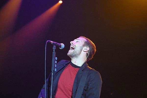 Coldplay – Chris Martins Glanzauftritt in Düsseldorf, April 2003. – 