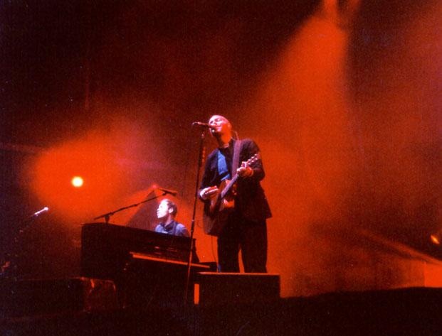 Coldplay – Schmachtend und melancholisch wie immer: Chris Martin. – And all the things you do