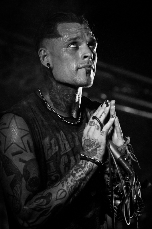Combichrist – Der Funken wollte nur selten überspringen. – Da half kein beten ...