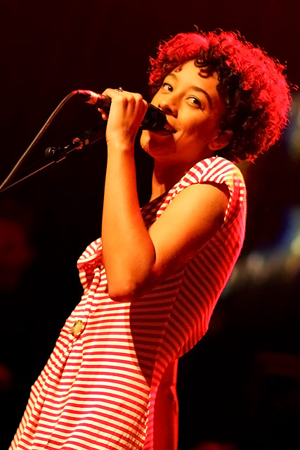 Corinne Bailey Rae – Einfühlsamer Soul-Jazz-Pop, emotional vorgetragen. – 