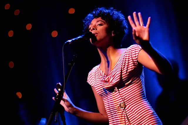 Corinne Bailey Rae – Einfühlsamer Soul-Jazz-Pop, emotional vorgetragen. – 