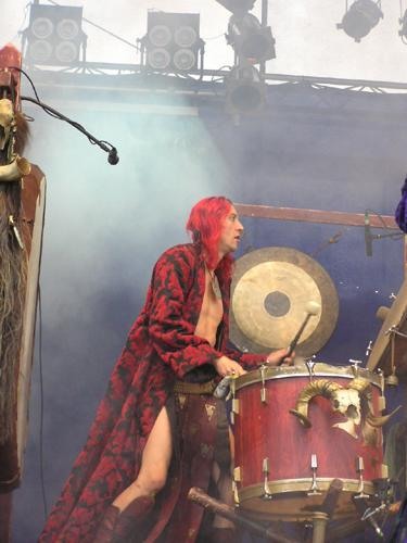 Corvus Corax – Live wie immer ein buntes Spiel aus Farben, Klängen und Instrumenten. – 