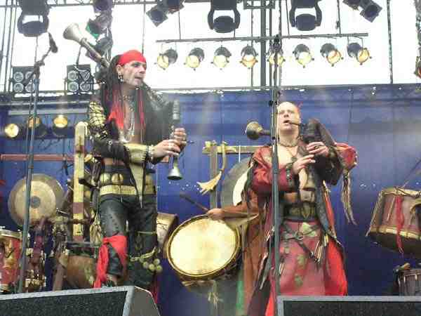 Corvus Corax – Live wie immer ein buntes Spiel aus Farben, Klängen und Instrumenten. – 