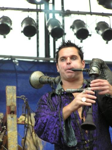 Corvus Corax – Live wie immer ein buntes Spiel aus Farben, Klängen und Instrumenten. – 