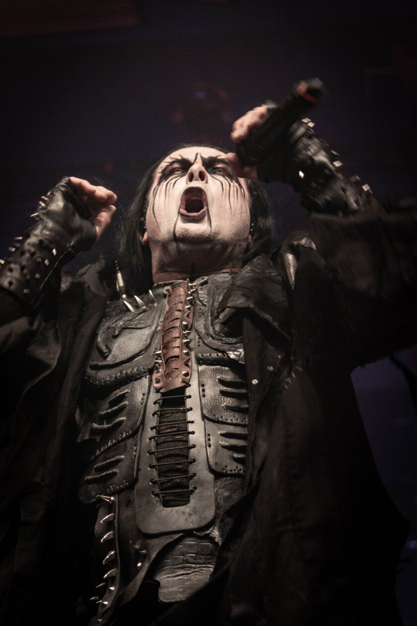 Dark Horses And Forces: Cradle Of Filth kreischen wieder. – Dani Filth.