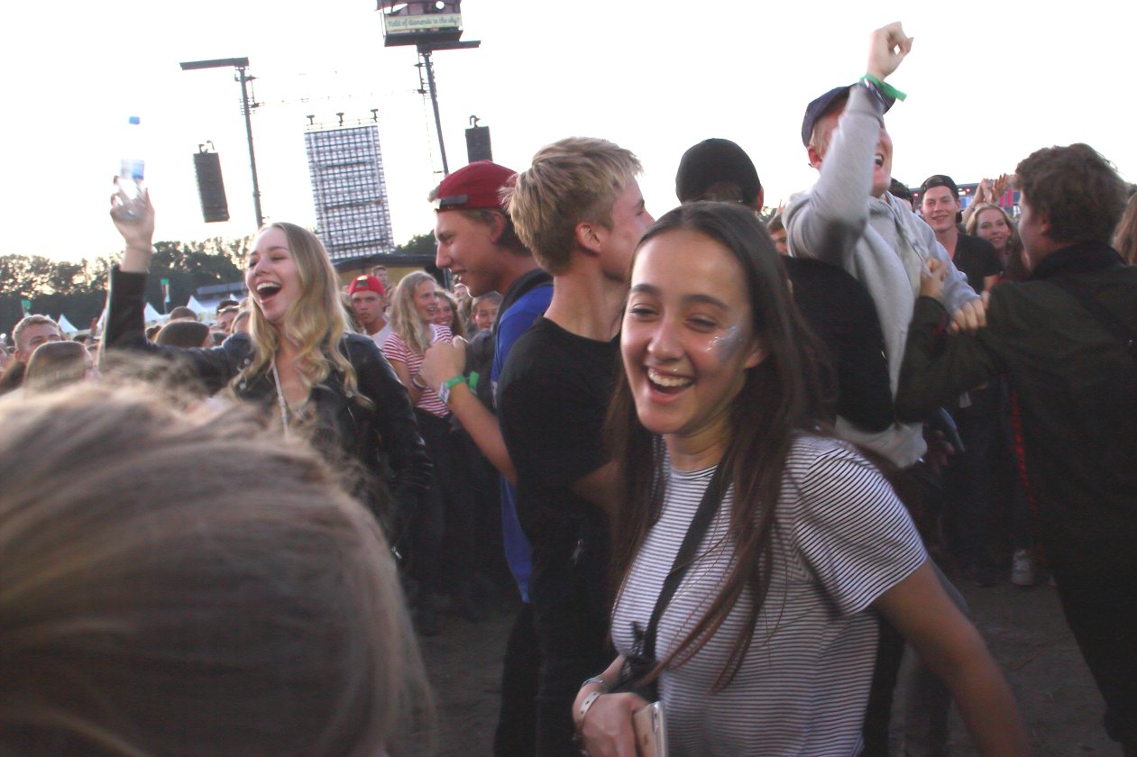 Cro – Panda-Alarm auf der Pferderennbahn Hoppegarten. – Inklusive Moshpit.