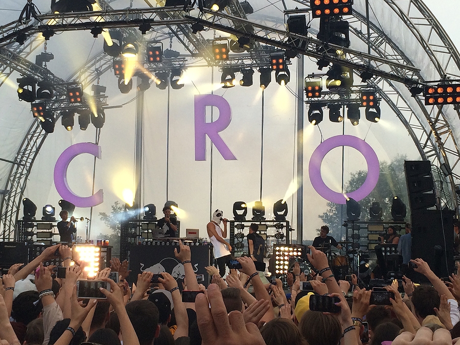 Pfingsten 2014 stellt Cro das neue Album "Melodie" am Bodensee vor. – Gute Stimmung auch in Konstanz