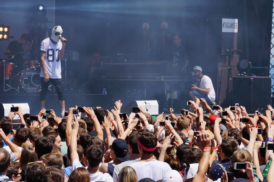 Pfingsten 2014 stellt Cro das neue Album "Melodie" am Bodensee vor. – Der Mann hat mittlerweile reichlich Bühnenerfahrung ...