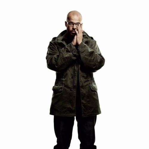 Curse – Zum Album "Freiheit" setzt es brandneue, schicke Pressepix. – Seine Rap-Gesetze gelten nach wie vor.