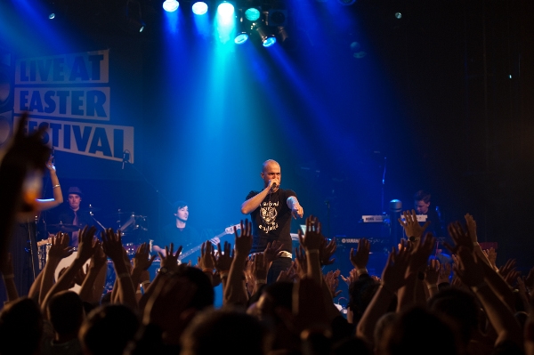 Curse – Der Rap-Gesetzgeber beim Live At Easter-Festival. – Auch nach Jahrzehnten im Geschäft ...
