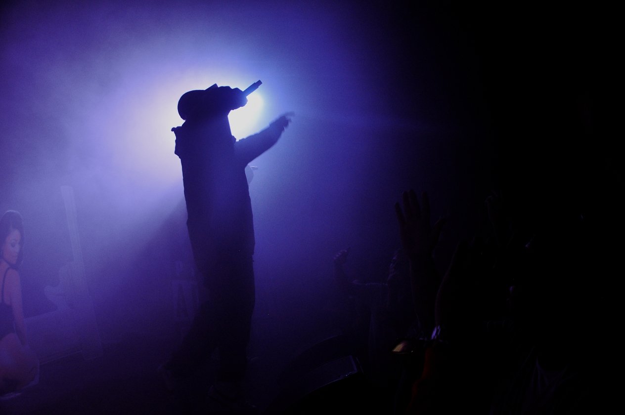 Der erste tighte Wei$$e auf Tour: DCVDNS live in Köln. – Atmosphäre.