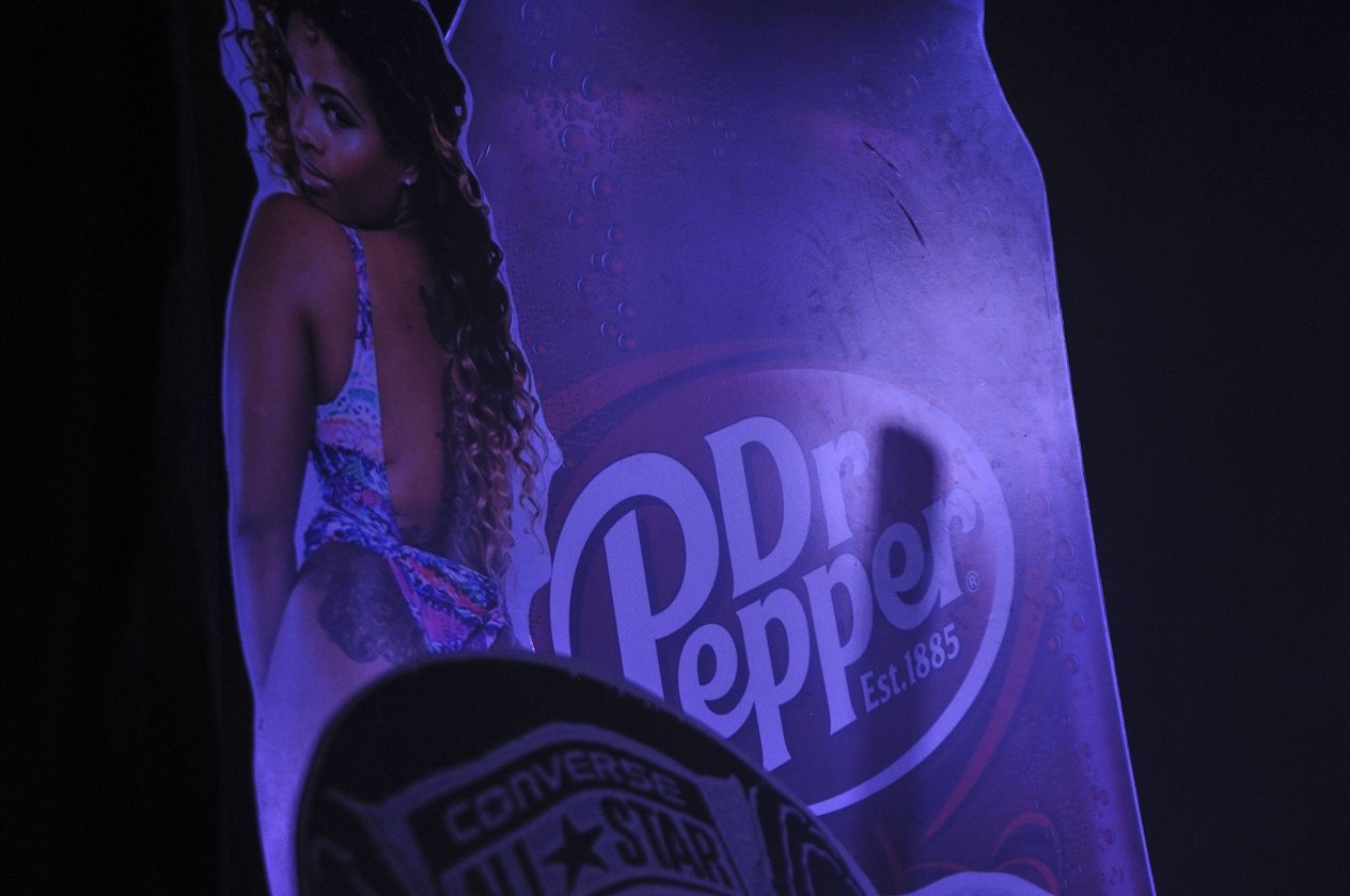 Der erste tighte Wei$$e auf Tour: DCVDNS live in Köln. – Dr. Pepper.