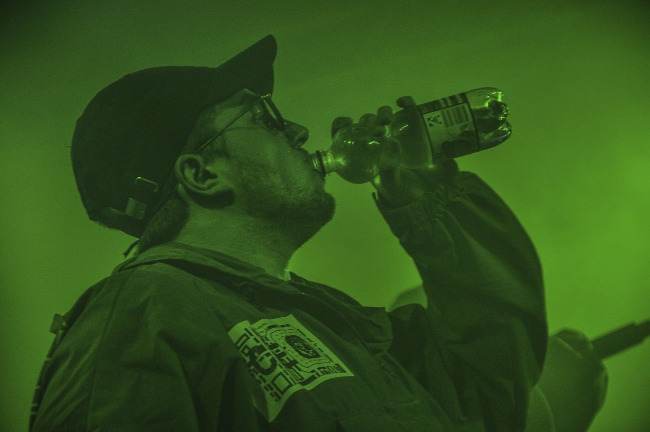 Der erste tighte Wei$$e auf Tour: DCVDNS live in Köln. – Guten Durst.
