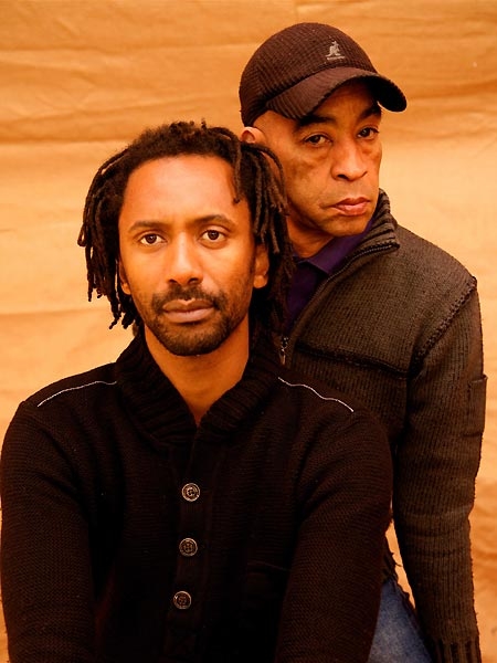 Daby Touré & Little Axe-Gitarrist Skip McDonald im musikalischen Dialog. – ... das Blues meets Africa-Album ...