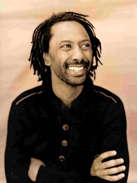 Daby Touré & Little Axe-Gitarrist Skip McDonald im musikalischen Dialog. – ... realisiert Daby Touré ...