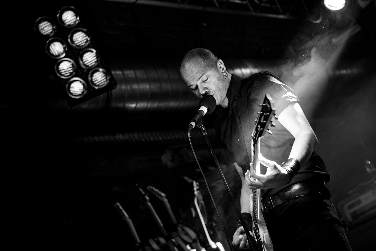 Danko Jones – Keine Gefangenen - und jede Menge R'n'R-Spaß: Die Kanadier on tour. – Back in black.