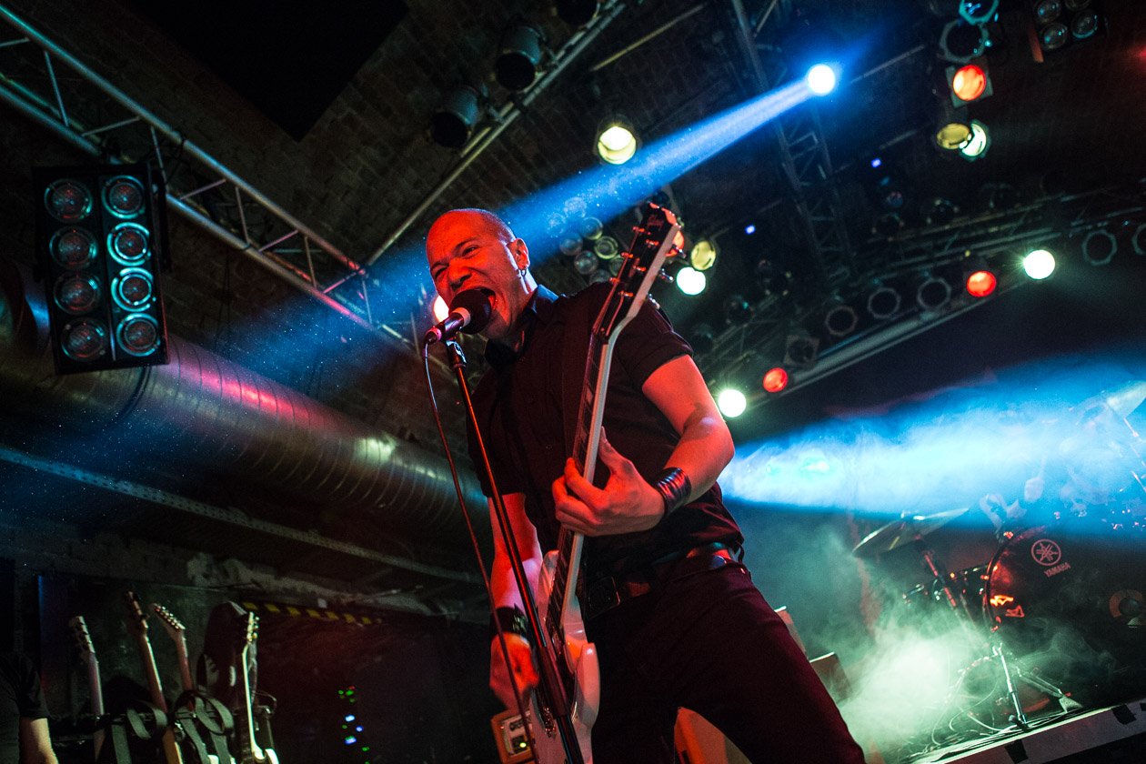 Danko Jones – Keine Gefangenen - und jede Menge R'n'R-Spaß: Die Kanadier on tour. – Dank Jones.