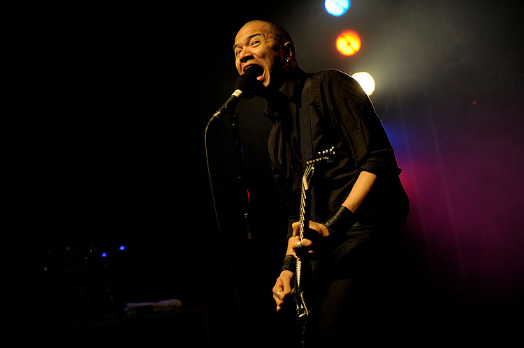 Rocken mit Stil: Danko Jones in der Essigfabrik Köln. – Danko Jones live in Köln.