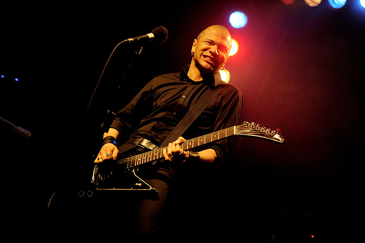 Rocken mit Stil: Danko Jones in der Essigfabrik Köln. – Danko Jones live in Köln.