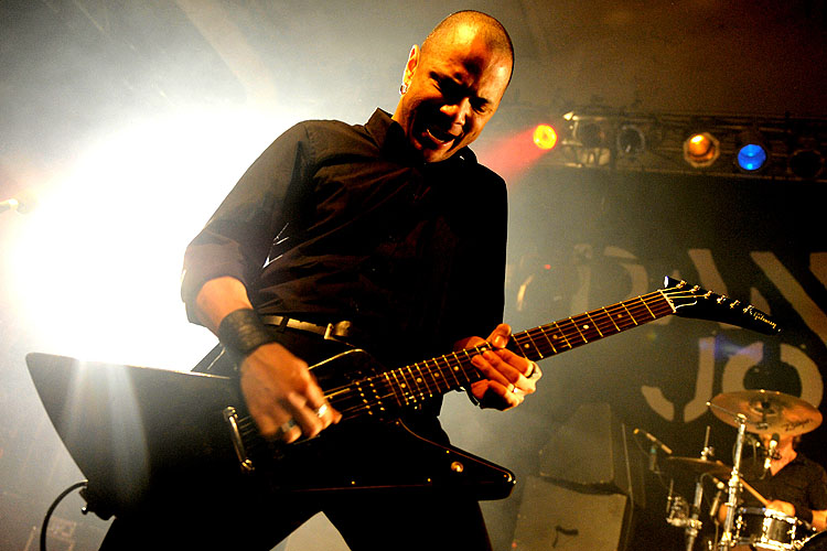 Rocken mit Stil: Danko Jones in der Essigfabrik Köln. – 