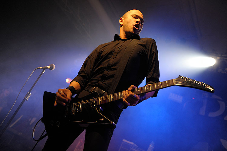 Rocken mit Stil: Danko Jones in der Essigfabrik Köln. – Danko Jones live in Köln.