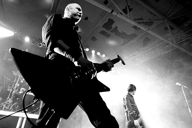 Rocken mit Stil: Danko Jones in der Essigfabrik Köln. – Danko Jones live in Köln.
