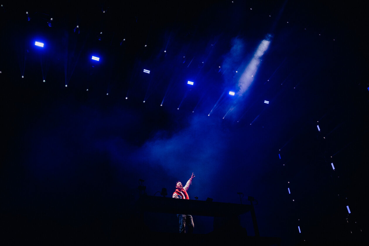 Pyro, Feuerwerk und Hits: Der Headliner und Star-DJ liefert. – David Guetta.
