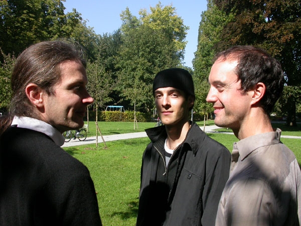 David Orlowskys Klezmorim beim Shooting im Park. – Jens-Uwe Popp - Gitarre