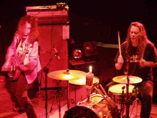 Dead Moon am 15. November 2006 vor der halben laut.de-Redaktion und weiteren 130 Zuschauern in Konstanz. – 