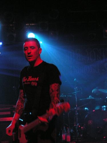 Deadline UK kommen mit ihrem melodischen Punkrock und Frontlady Liz gut an. – 