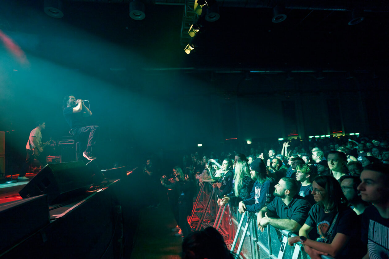 Support für Knocked Loose: George Clarke, Kerry McCoy und Band. – Deafheaven.