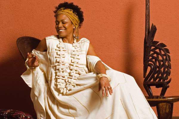 Dee Dee Bridgewater präsentiert ihr 2007er-Album "Red Earth". – 