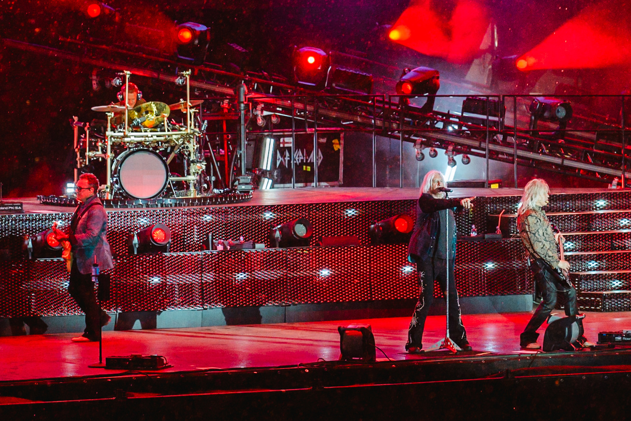 Die US-Amerikaner traten zum ersten Mal in ihrer seit Jahrzehnten andauernden Karriere in Wacken auf. – Def Leppard.