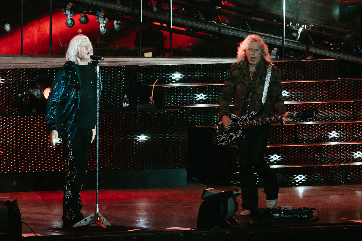 Die US-Amerikaner traten zum ersten Mal in ihrer seit Jahrzehnten andauernden Karriere in Wacken auf. – Def Leppard.