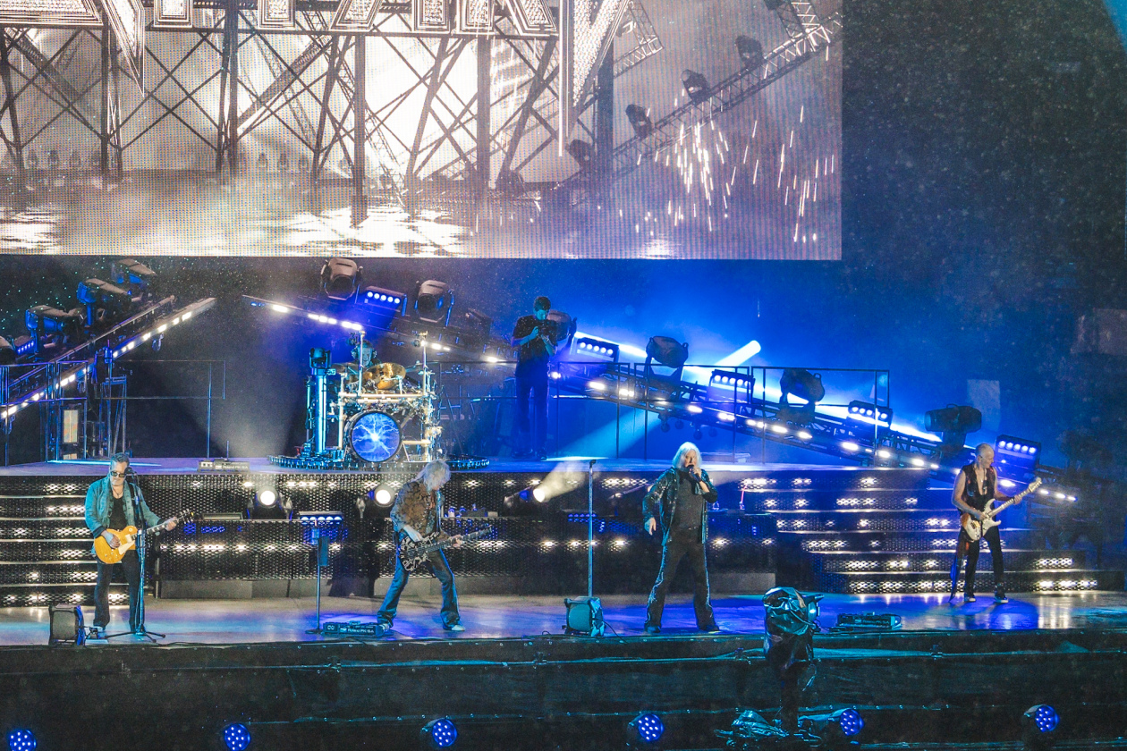 Die US-Amerikaner traten zum ersten Mal in ihrer seit Jahrzehnten andauernden Karriere in Wacken auf. – Def Leppard.