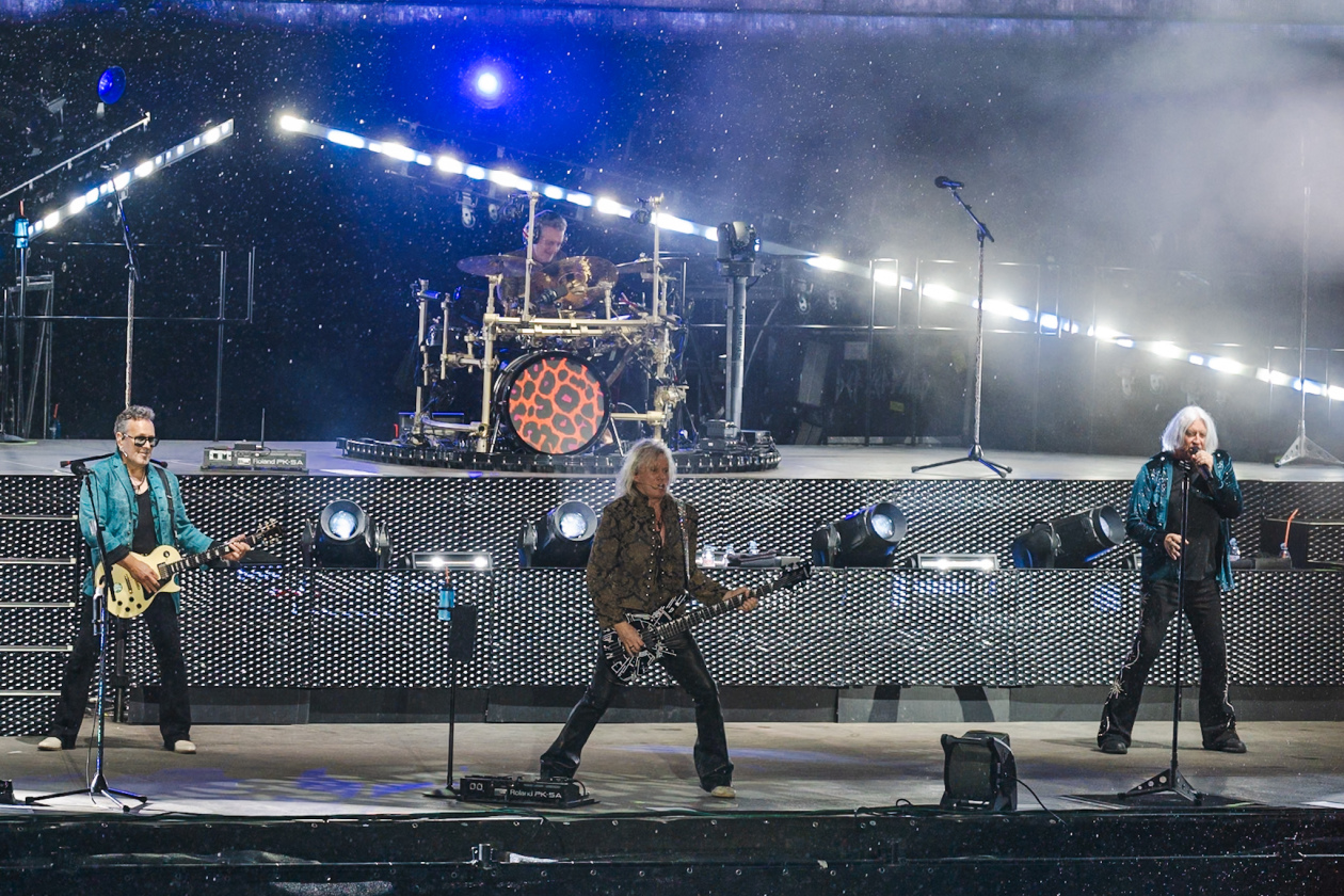 Die US-Amerikaner traten zum ersten Mal in ihrer seit Jahrzehnten andauernden Karriere in Wacken auf. – Def Leppard.