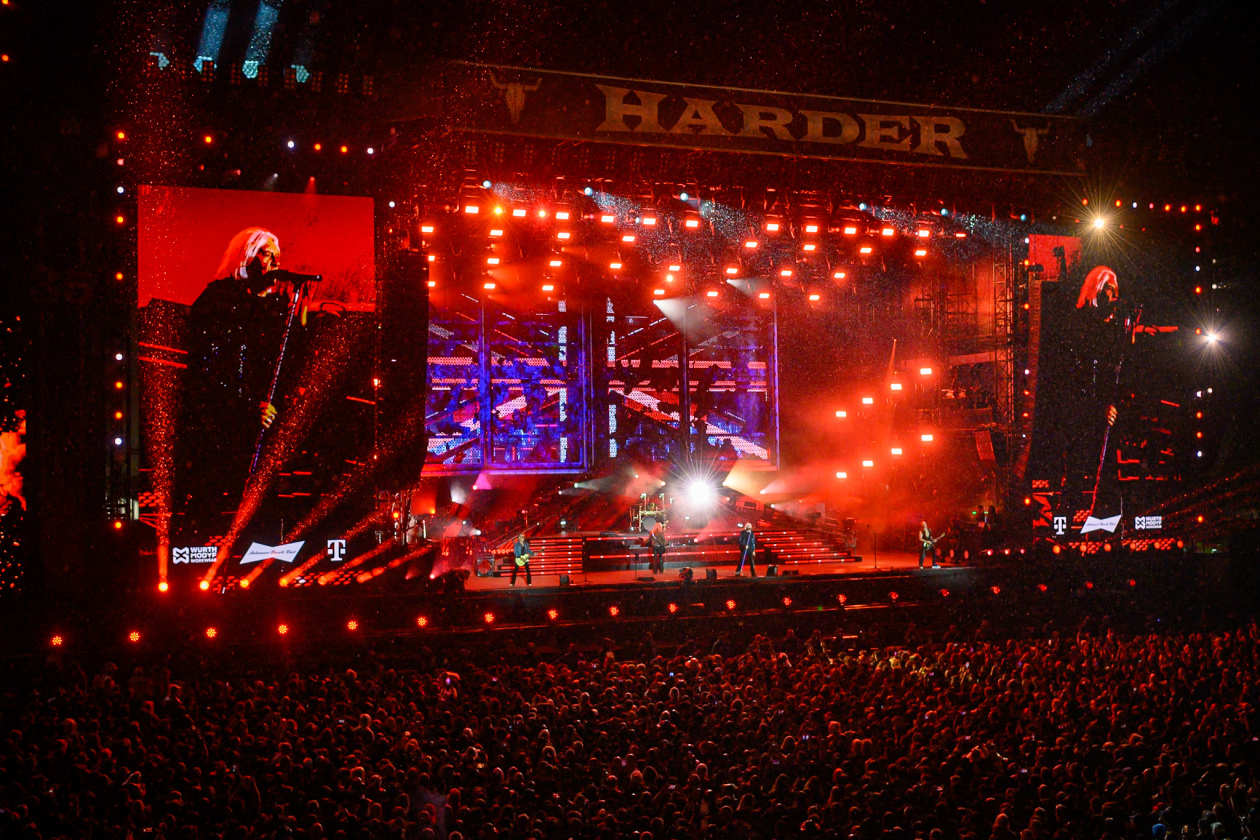 Die US-Amerikaner traten zum ersten Mal in ihrer seit Jahrzehnten andauernden Karriere in Wacken auf. – Def Leppard.