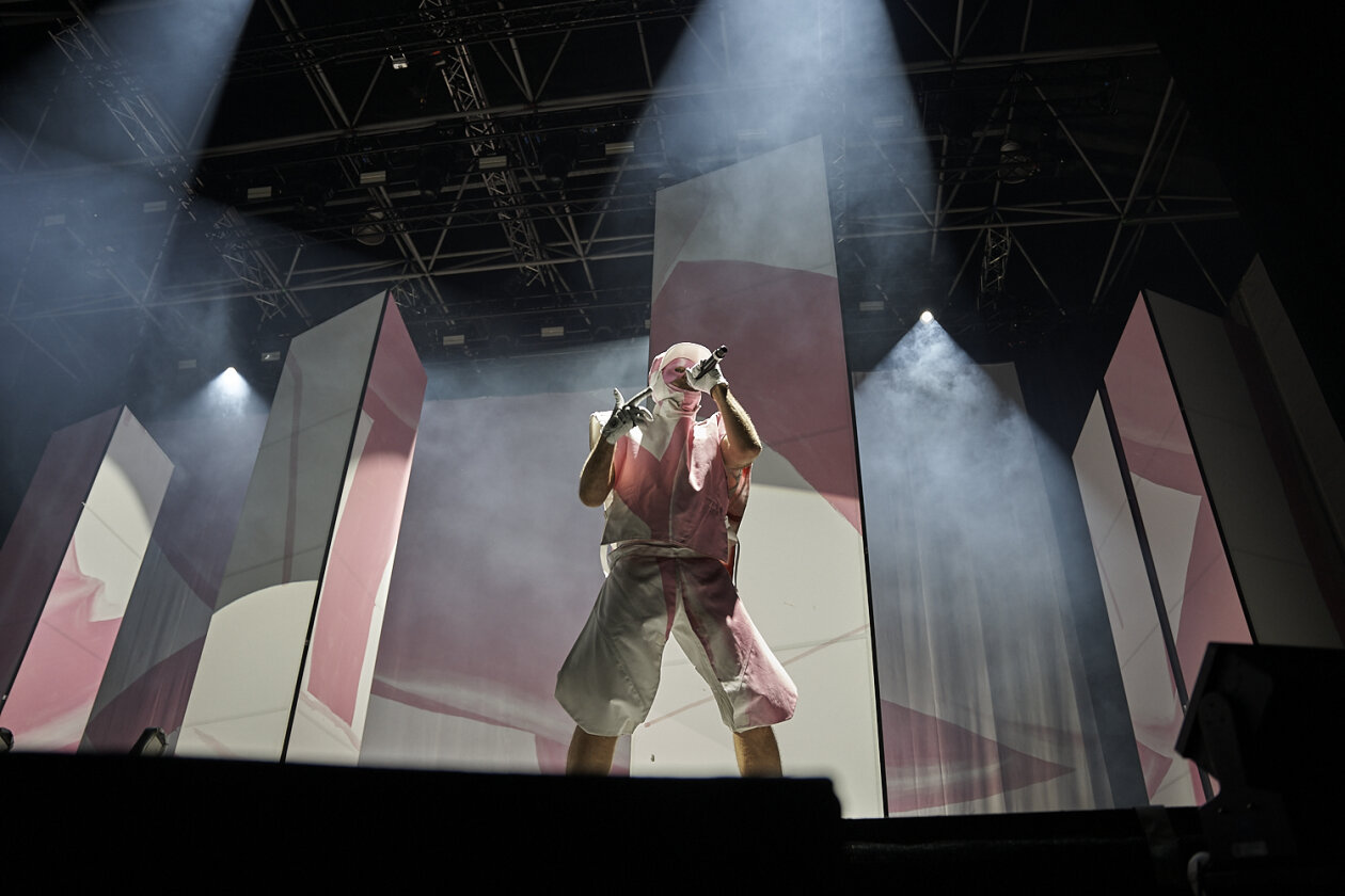 Deichkind bei ihrem Comeback-Konzert in der Parkbühne Wuhlheide, Berlin. – Deichkind 2022 live in Berlin