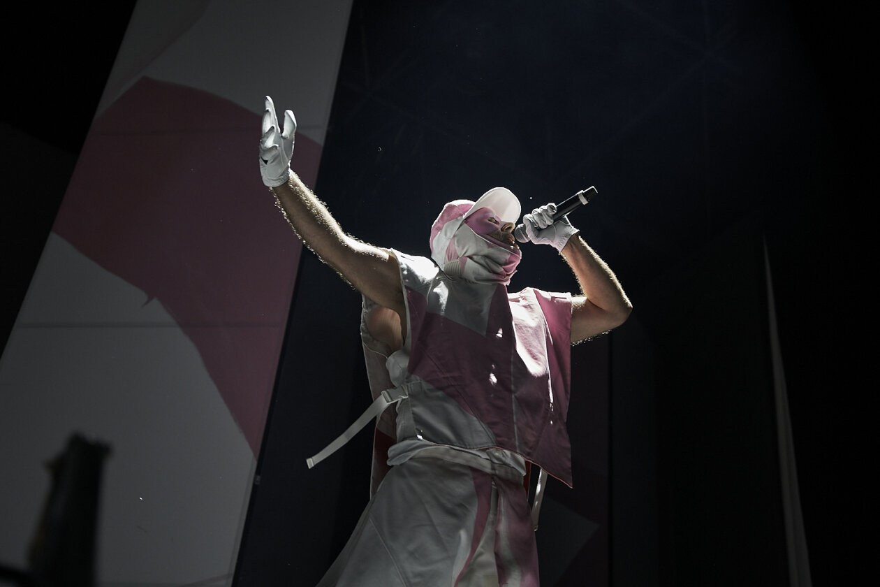 Deichkind bei ihrem Comeback-Konzert in der Parkbühne Wuhlheide, Berlin. – Deichkind 2022 live in Berlin