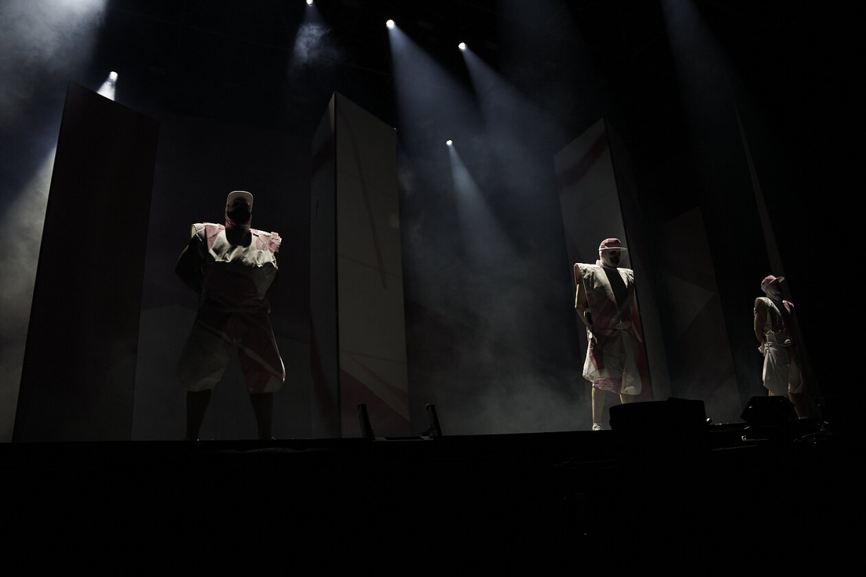 Deichkind bei ihrem Comeback-Konzert in der Parkbühne Wuhlheide, Berlin. – Deichkind 2022 live in Berlin