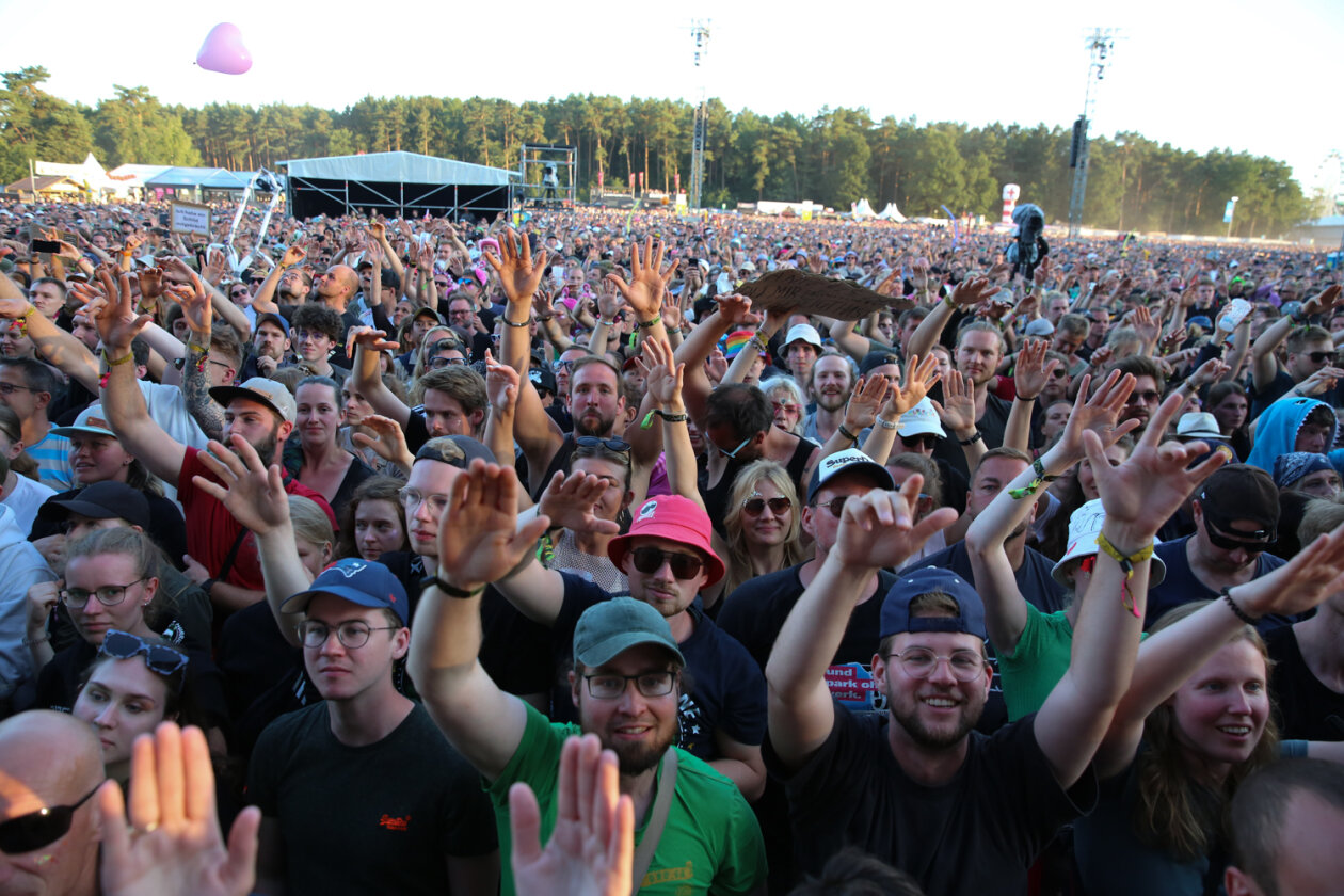 Hört ihr die Signale? Die Festivalband schlechthin. – Deichkind.