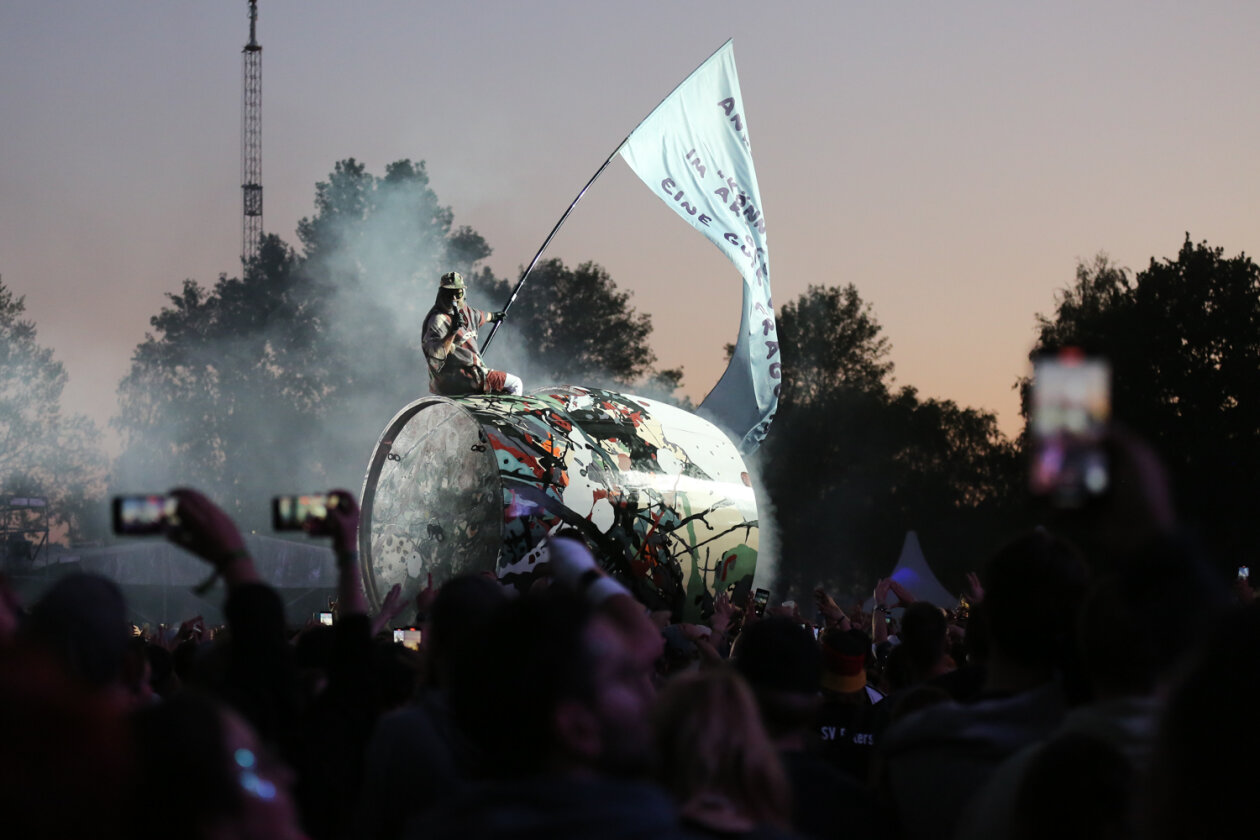 Hört ihr die Signale? Die Festivalband schlechthin. – Deichkind.